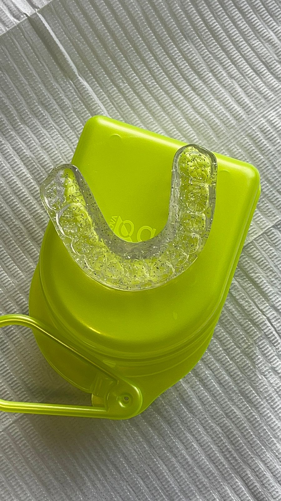Dentista avaliando placa